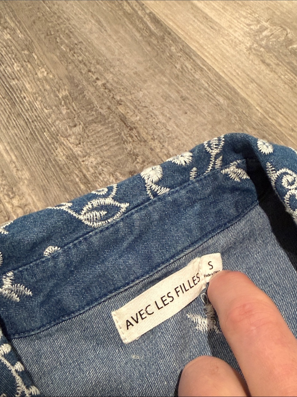 Avec Les Filles Needle Blue Cotton Chambray Embroidered Top - Picture 11 of 12
